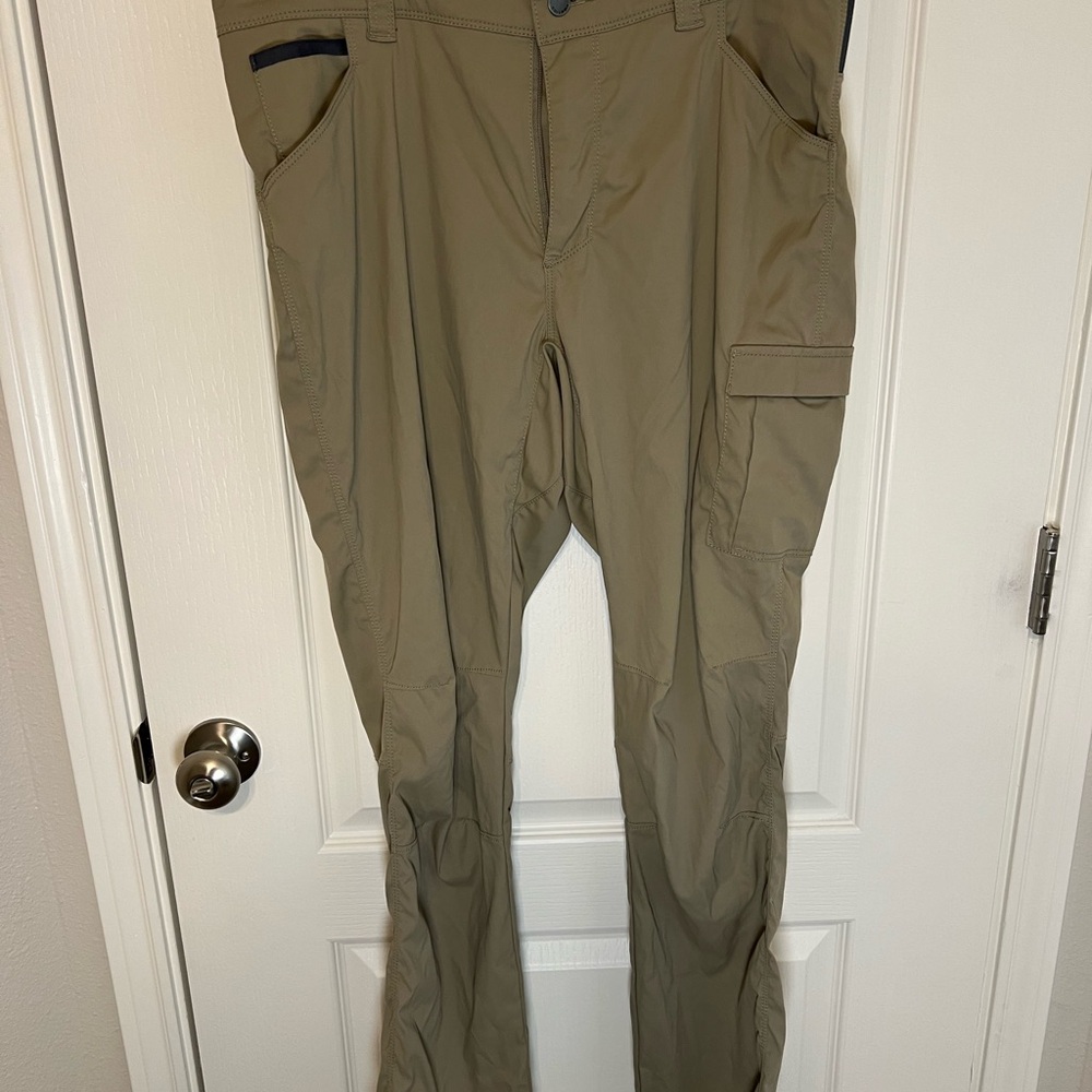 Men's Tan Columbia Cargo Pants